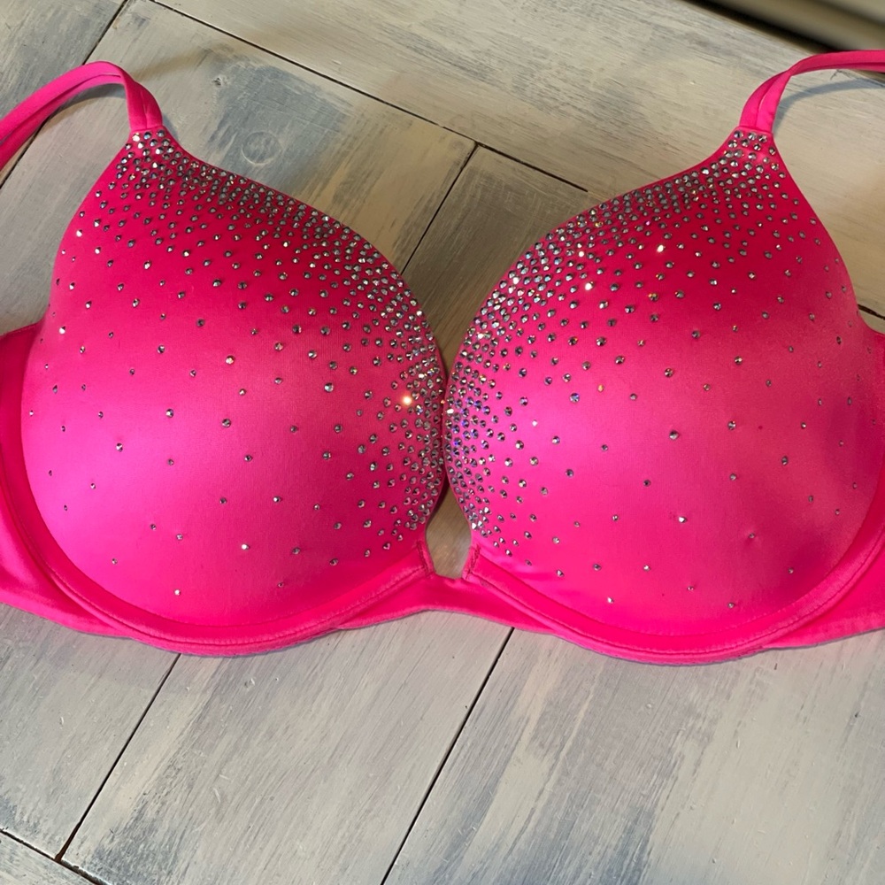 VS Limited-Edition Swarovski Crystal Very Sexy Pink Bra